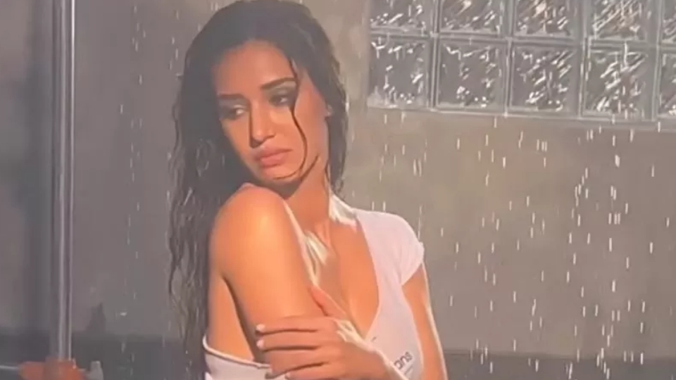 Disha Patani showed off her cool style in the rain